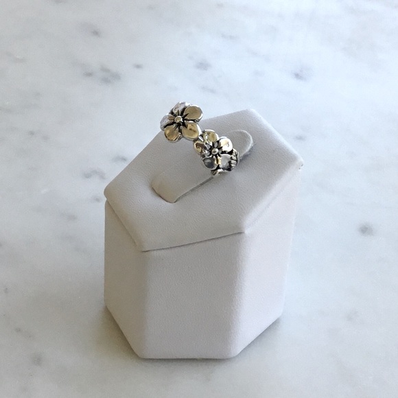 Sz 6, Sale $12 Firm! .925 Sterling Silver Triple Flower Ring - Picture 9 of 14